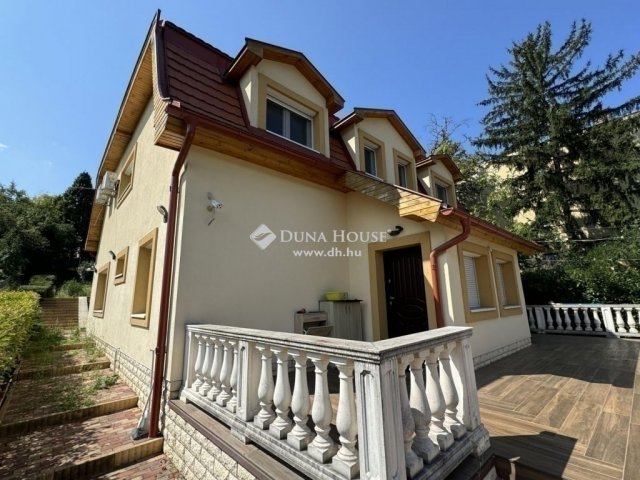 Eladó családi ház, Budapesten, II. kerületben 393.75 M Ft