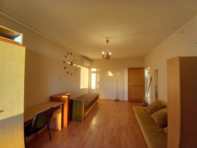 Kiadó panellakás, albérlet, Pécsett, Ifjúság útján, 3 szobás