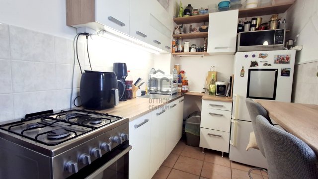 Eladó panellakás, Pécsett 52 M Ft, 2 szobás