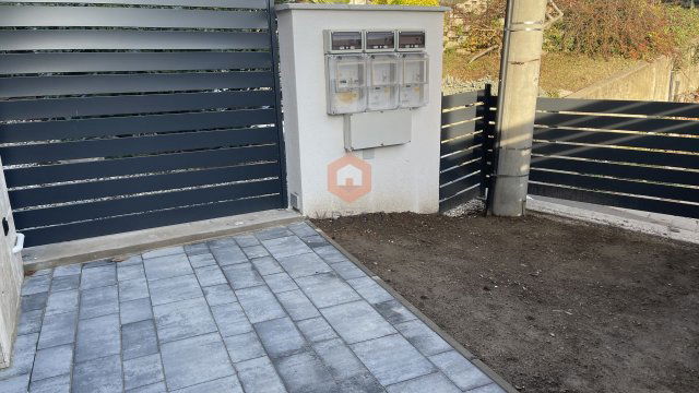 Eladó téglalakás, Pécsett, Bálicsi úton 79.9 M Ft, 3 szobás