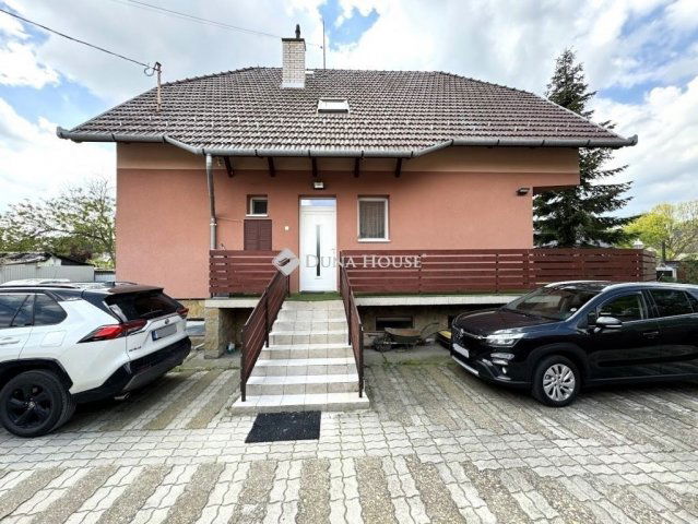 Eladó családi ház, Szigetszentmiklóson 149.99 M Ft, 8+1 szobás