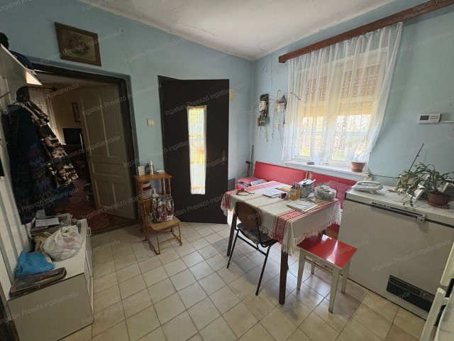 Eladó családi ház, Ukkon 12 M Ft, 2 szobás