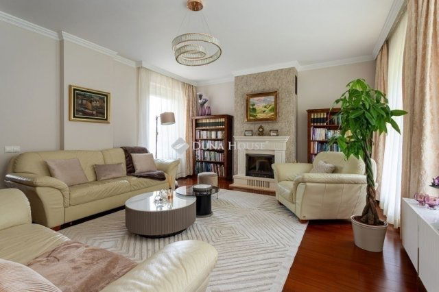 Eladó családi ház, Budapesten, II. kerületben 294.9 M Ft