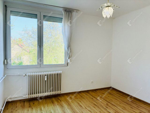 Eladó panellakás, Oroszlányban 28.5 M Ft, 2 szobás
