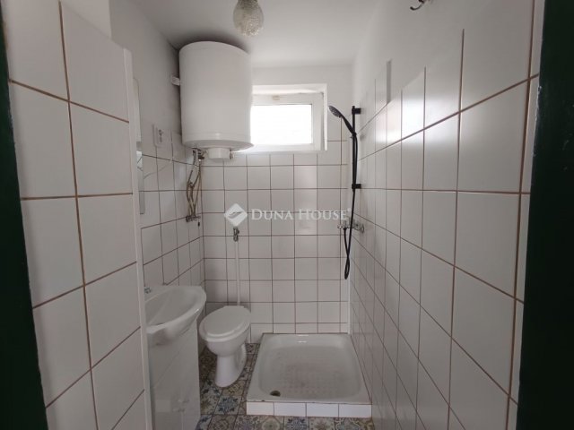 Eladó családi ház, Tápiószentmártonon 38.5 M Ft, 2 szobás