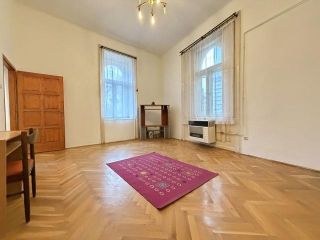 Eladó téglalakás, Budapesten, XIV. kerületben, Thököly úton