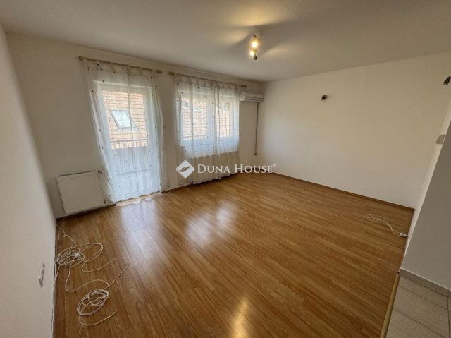Eladó téglalakás, Szigetszentmiklóson 72 M Ft, 4 szobás