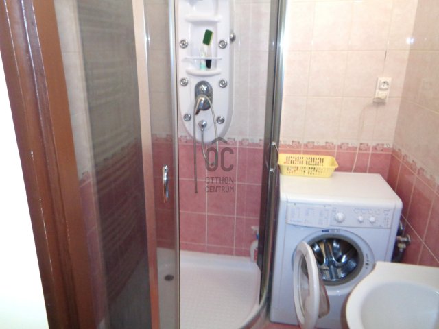 Kiadó panellakás, albérlet, Kecskeméten 160 E Ft / hó, 2 szobás