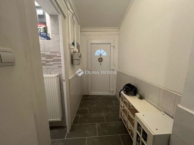 Eladó téglalakás, Szegeden 52.5 M Ft, 1 szobás