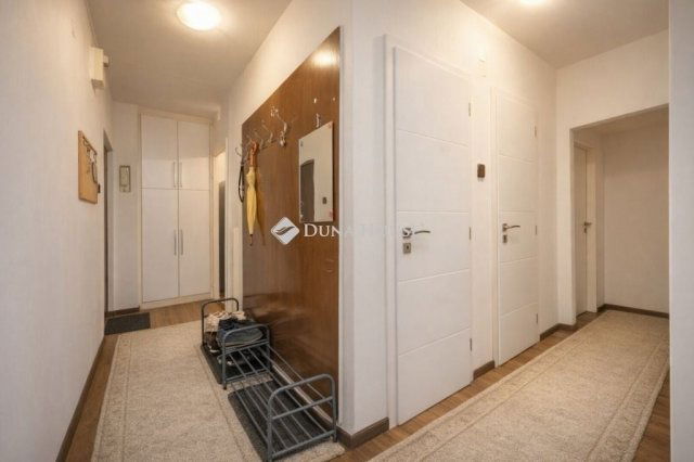 Eladó téglalakás, Budapesten, VIII. kerületben 77 M Ft, 3 szobás