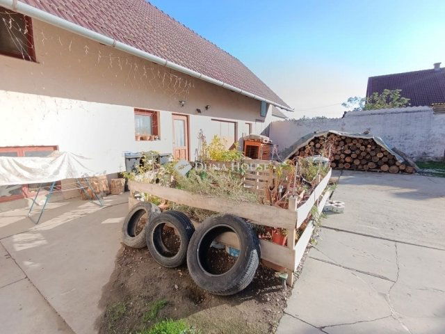 Eladó családi ház, Mohácson 54.9 M Ft, 5 szobás