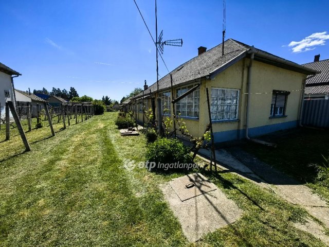 Eladó családi ház, Kunhegyesen 8.5 M Ft, 2 szobás