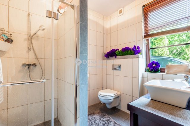 Eladó családi ház, Budaörsön 490 M Ft, 6 szobás