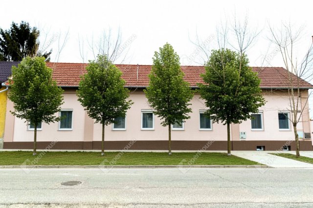 Eladó családi ház, Csongrádon 149 M Ft, 8 szobás