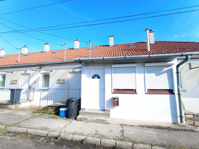 Eladó sorház, Pécsett, Kórház utcában 7.3 M Ft, 2 szobás