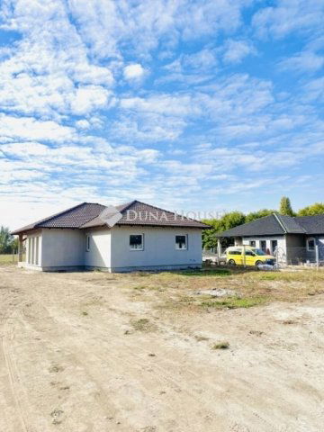 Eladó családi ház, Kiskunlacházán 85 M Ft, 4 szobás