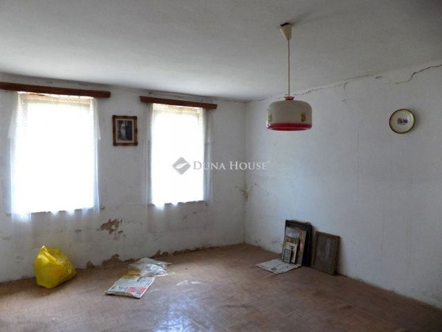 Eladó családi ház, Zsédenyen 26.9 M Ft, 3 szobás