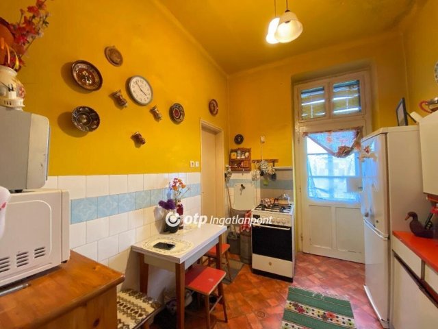 Eladó téglalakás, Pápán 5 M Ft, 1 szobás