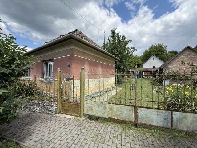 Eladó családi ház, Mányon 37.9 M Ft, 2 szobás