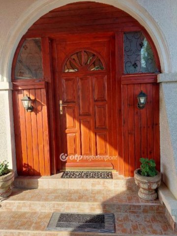 Eladó családi ház, Budapesten, III. kerületben 220 M Ft