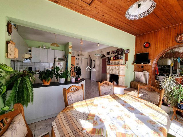 Eladó családi ház, Bezenyén 66.66 M Ft, 2 szobás