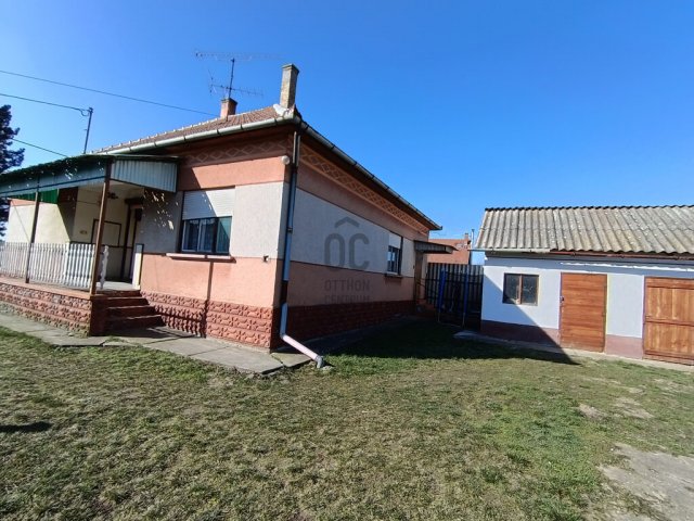 Eladó családi ház, Törtelen 35 M Ft, 3 szobás