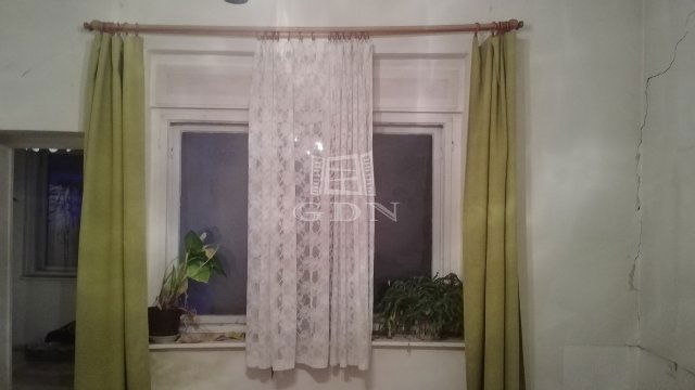 Eladó családi ház, Budapesten, III. kerületben 58.5 M Ft