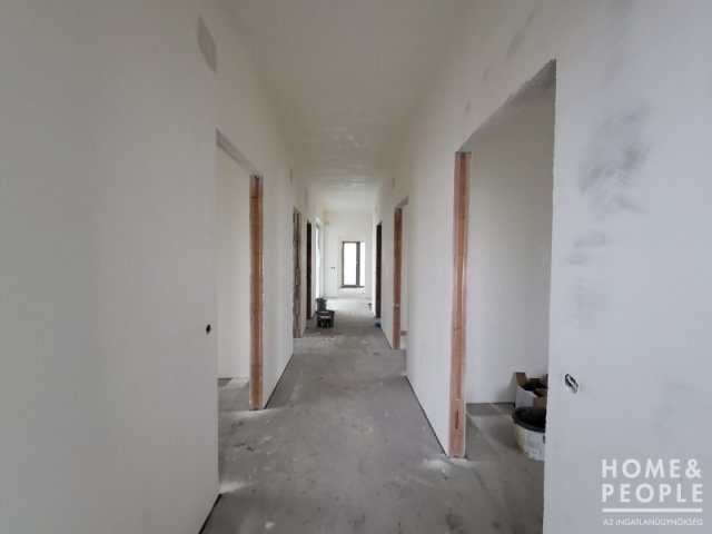 Eladó családi ház, Szegeden 359.99 M Ft, 8 szobás