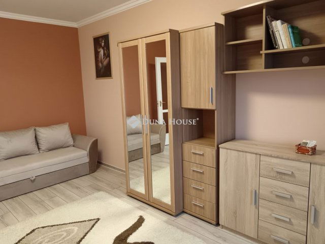 Kiadó panellakás, albérlet, Cegléden, Szolnoki úton, 1 szobás