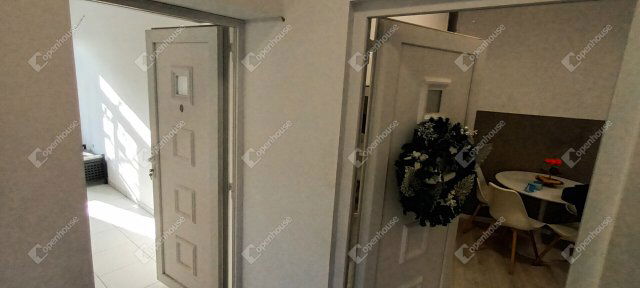 Eladó téglalakás, Szegeden 129.987 M Ft, 6 szobás