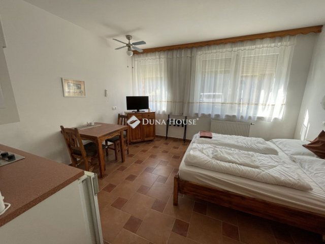 Eladó nyaraló, Sárváron 325 M Ft, 13 szobás