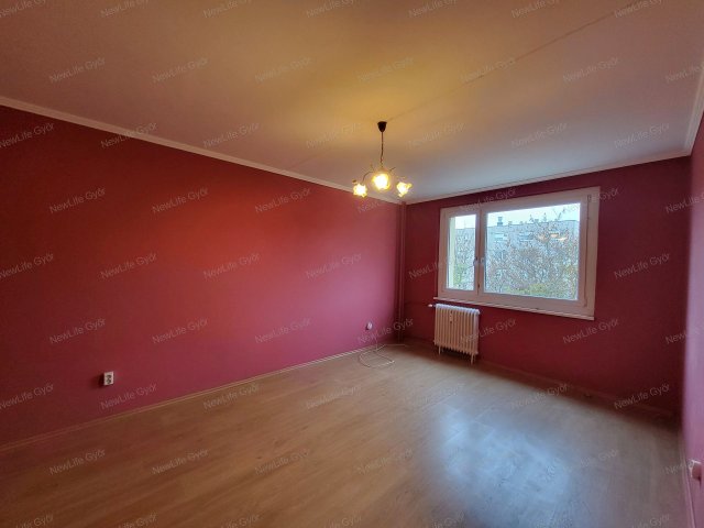 Eladó panellakás, Győrött 54.9 M Ft, 3 szobás