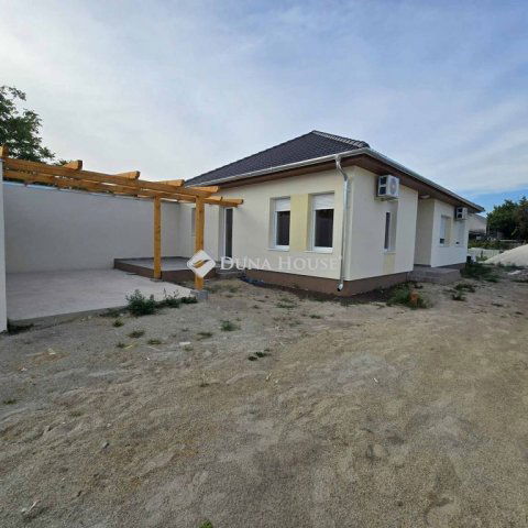 Eladó családi ház, Lajosmizsén 75 M Ft, 5 szobás