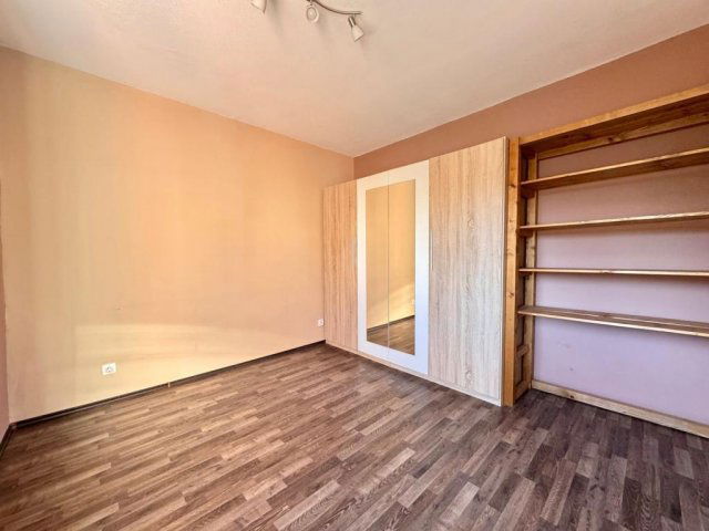 Eladó panellakás, Zalaegerszegen 39.9 M Ft, 2 szobás