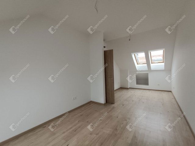 Eladó téglalakás, Sopronban 110 M Ft, 5 szobás