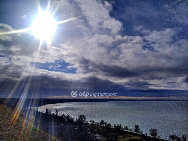 Eladó téglalakás, Balatonakarattyán 133 M Ft, 3 szobás