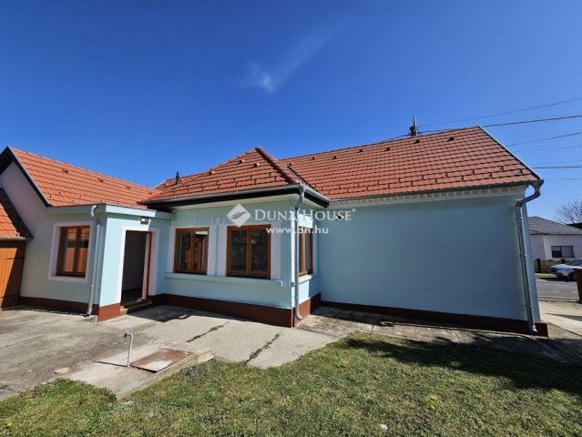 Eladó családi ház, Zalakaroson 85.9 M Ft, 4 szobás