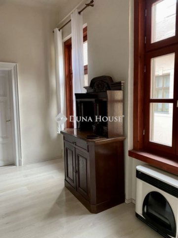 Eladó téglalakás, Budapesten, VI. kerületben 79.9 M Ft, 2 szobás