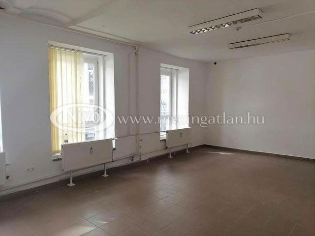 Kiadó üzlethelyiség, Veszprémben 156 E Ft / hó, 1 szobás