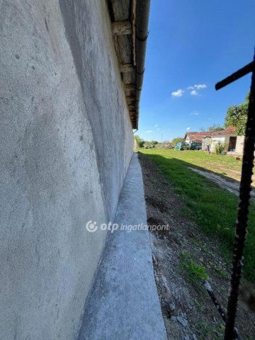 Eladó családi ház, Zsákán 9.9 M Ft, 2 szobás