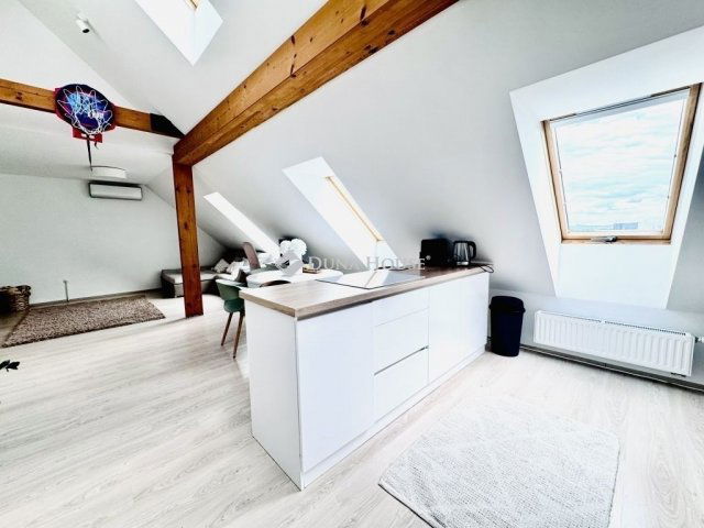 Eladó téglalakás, Pécsett 89.99 M Ft, 4 szobás