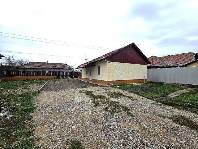 Eladó családi ház, Hevesen 31.5 M Ft, 2 szobás