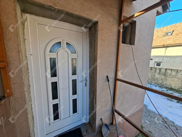 Eladó családi ház, Esztergomban 80 M Ft, 4 szobás