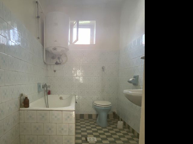 Eladó családi ház, Szirmabesenyőn 58 M Ft, 5 szobás