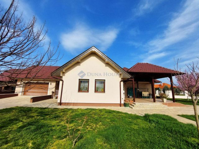 Eladó családi ház, Hidegségen 145 M Ft, 3 szobás