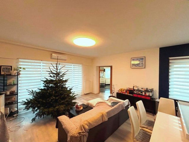 Eladó téglalakás, Pécsett, Kertváros utcában 93 M Ft