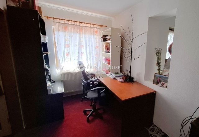 Eladó családi ház, Felsőpakonyban 114.9 M Ft, 9 szobás