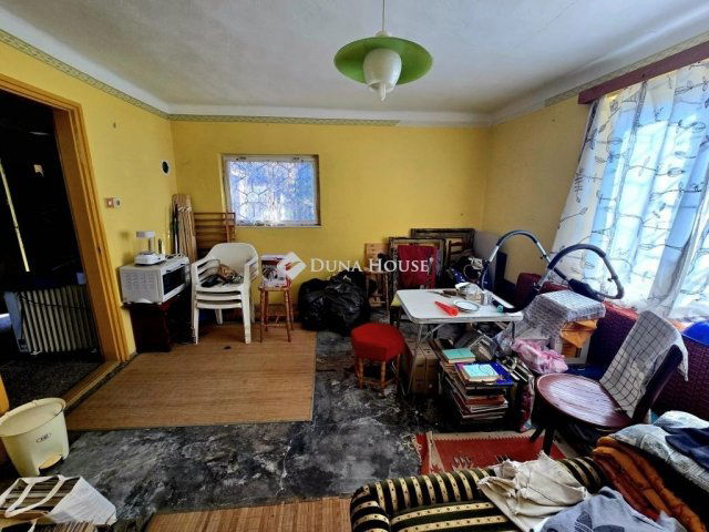 Eladó családi ház, Pécsett 88.9 M Ft, 3 szobás