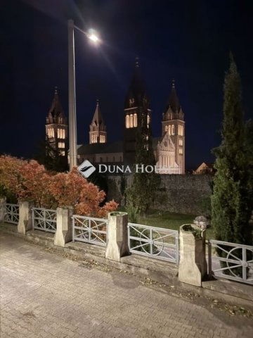 Eladó téglalakás, Pécsett 59.9 M Ft, 2 szobás