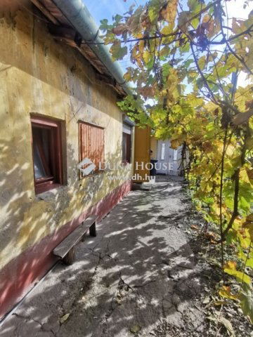 Eladó családi ház, Cegléden 24 M Ft, 2 szobás